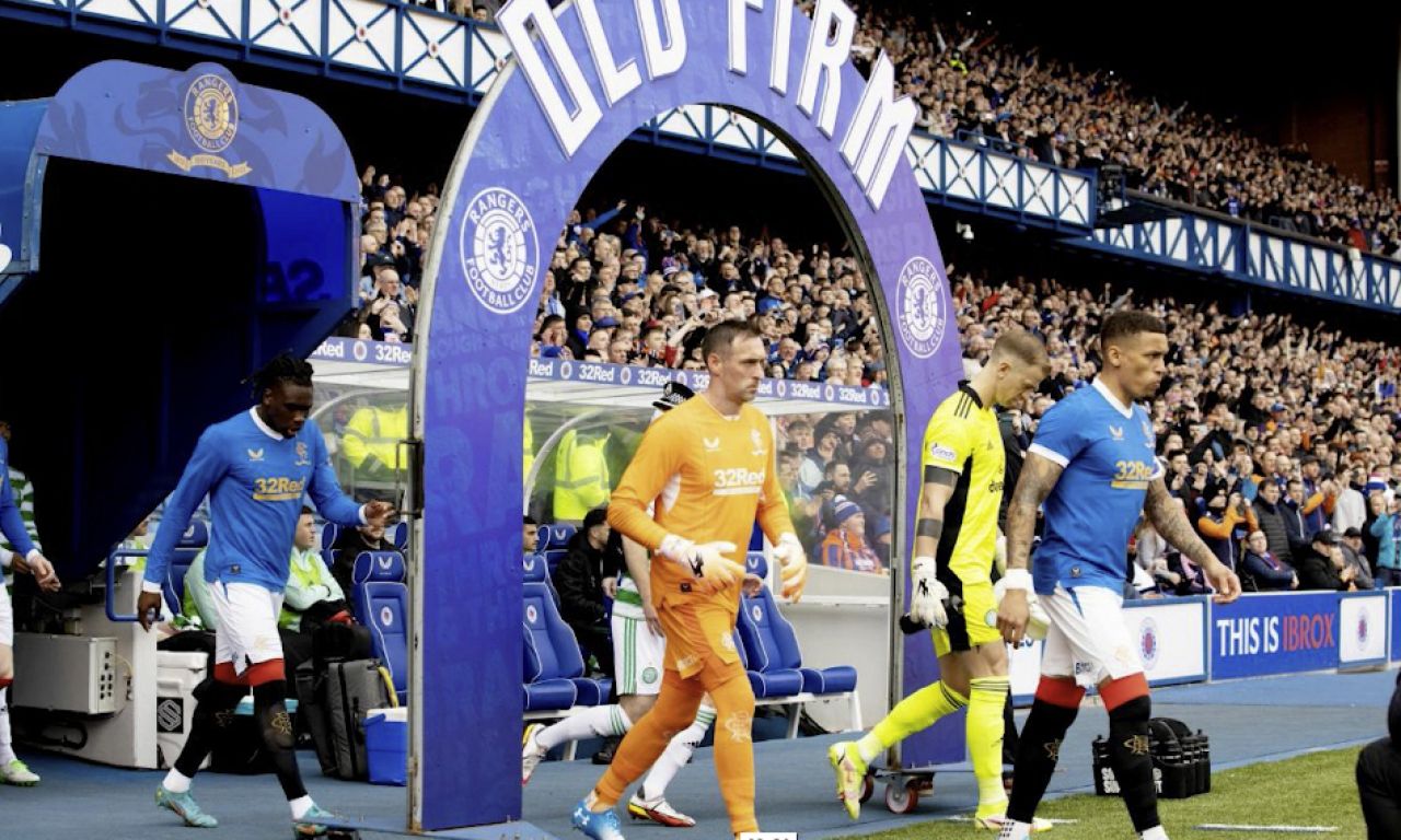 Glasgow Rangers players entering the pitch.