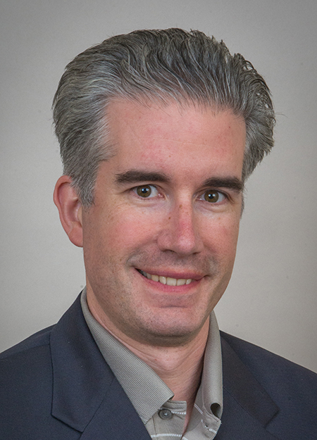 Headshot of alumni member Tom Resau
