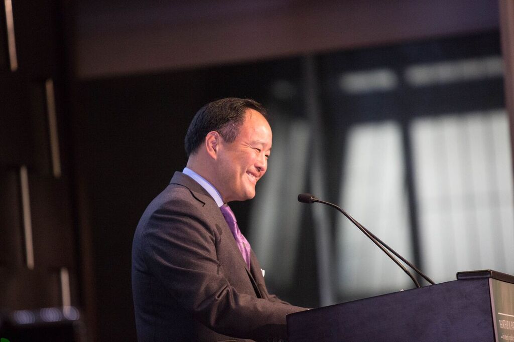 Page Center advisory board member Jon Iwata speaks to the awards dinner audience. 